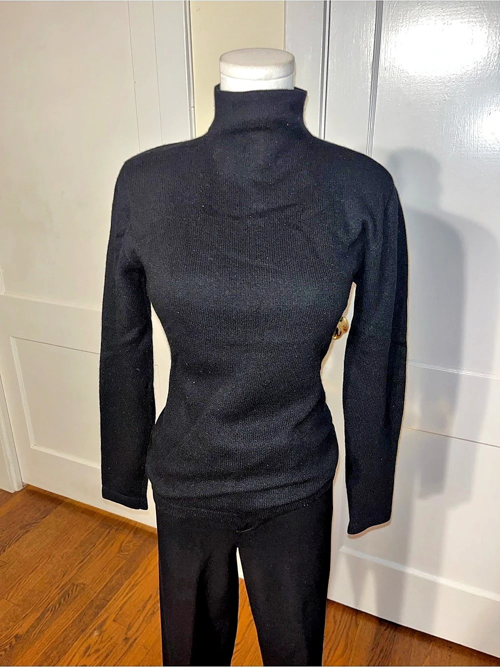 Anne Klein Black 100% Cashmere Turtleneck Sweater – Quiet Luxury Classic